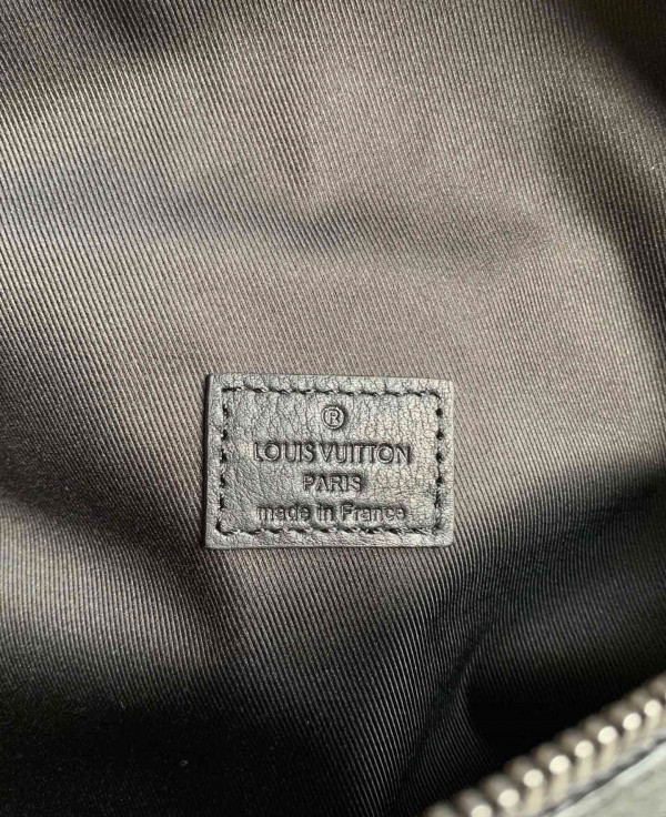 l0*is V*t0n discovery bumbag