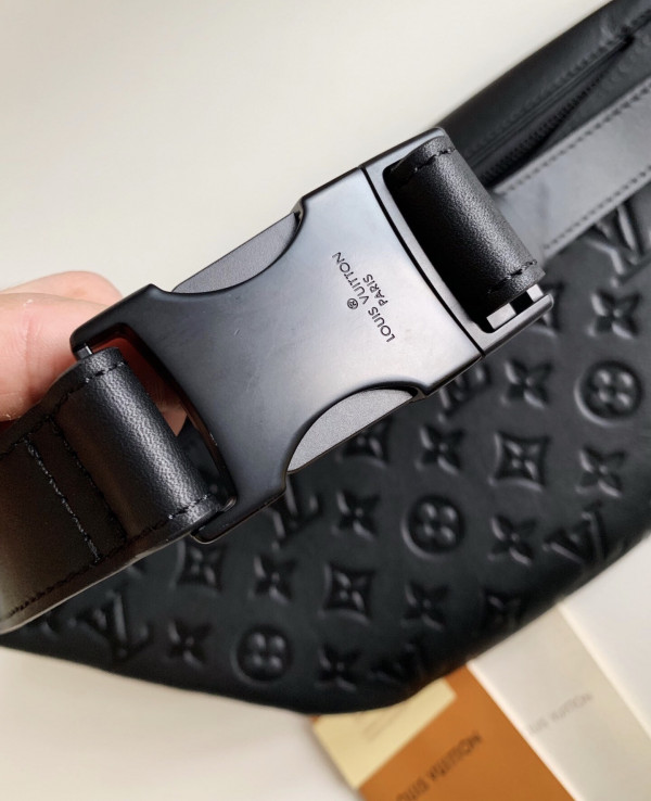 l0*is V*t0n discovery bumbag