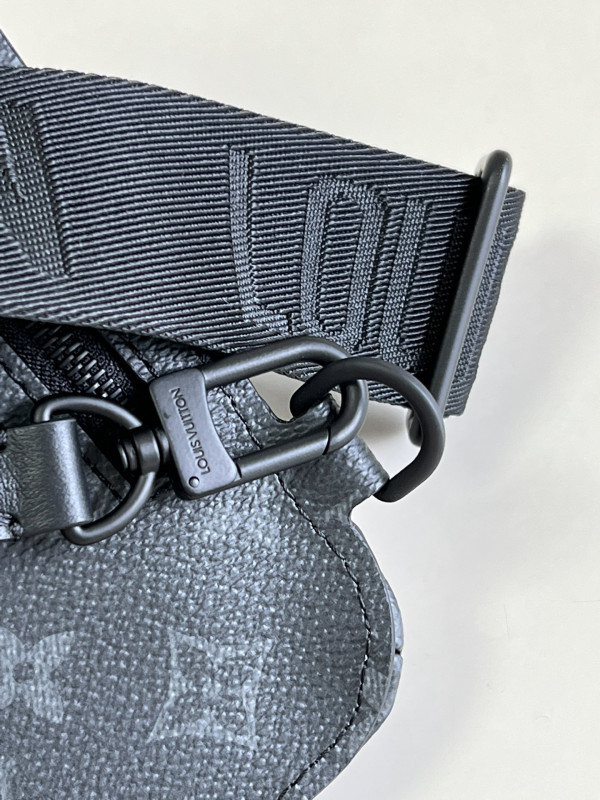 l0*is V*t0n saumur slingbag