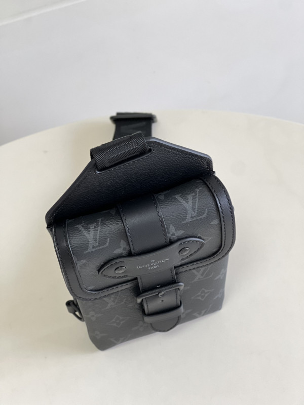 l0*is V*t0n saumur slingbag
