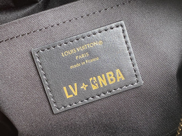 l0*is V*t0n lvxnba cloakroom dopp kit