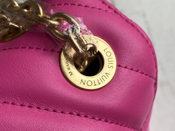 l0*is V*t0n new wave chain bag
