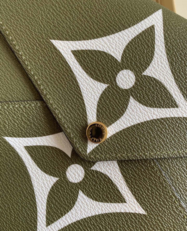 l0*is V*t0n pochette kirigami