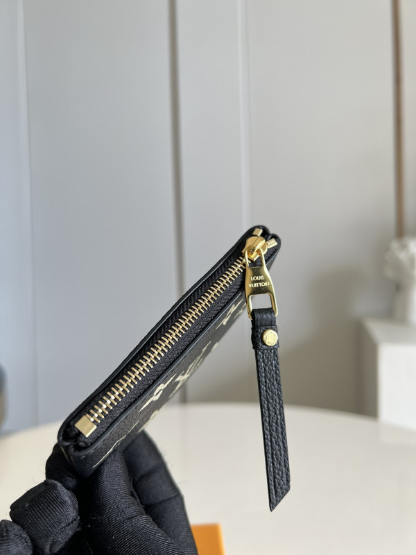 l0*is V*t0n key pouch