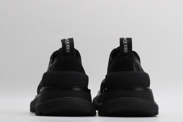 ale*d*r M*Q*en tread slick lace up