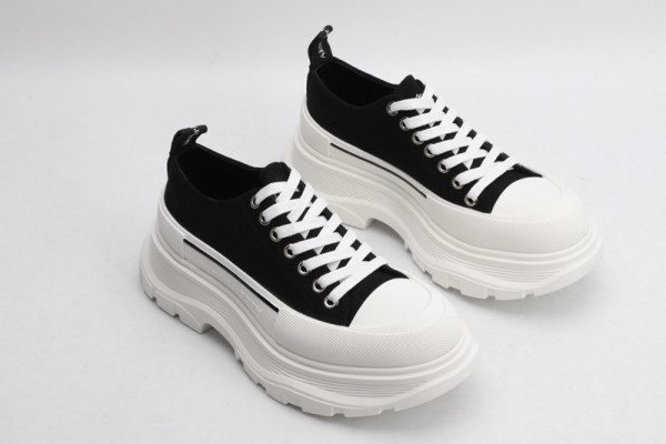 ale*d*r M*Q*en tread slick lace up