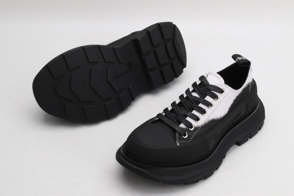 ale*d*r M*Q*en tread slick lace up