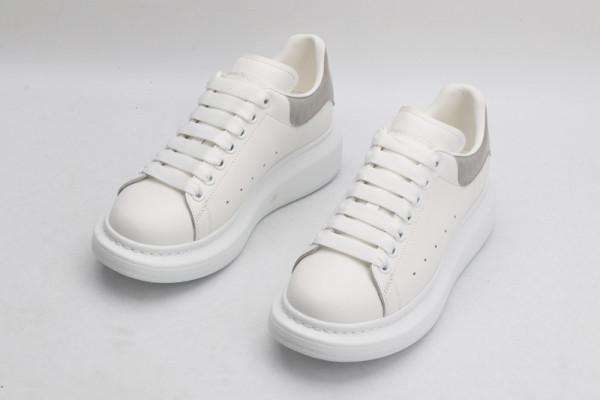 ale*d*r M*Q*en oversized sneaker