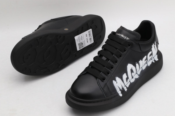ale*d*r M*Q*en oversized sneaker