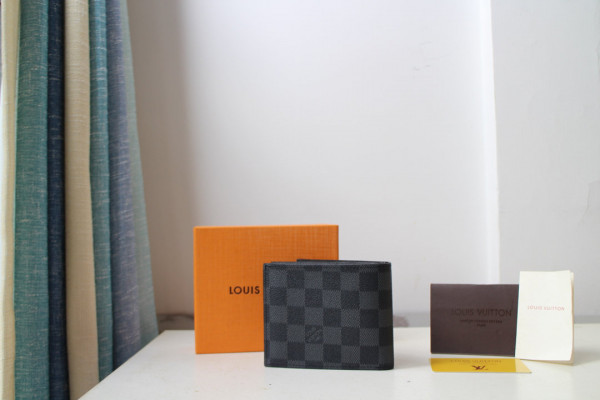 l0*is V*t0n amerigo wallet