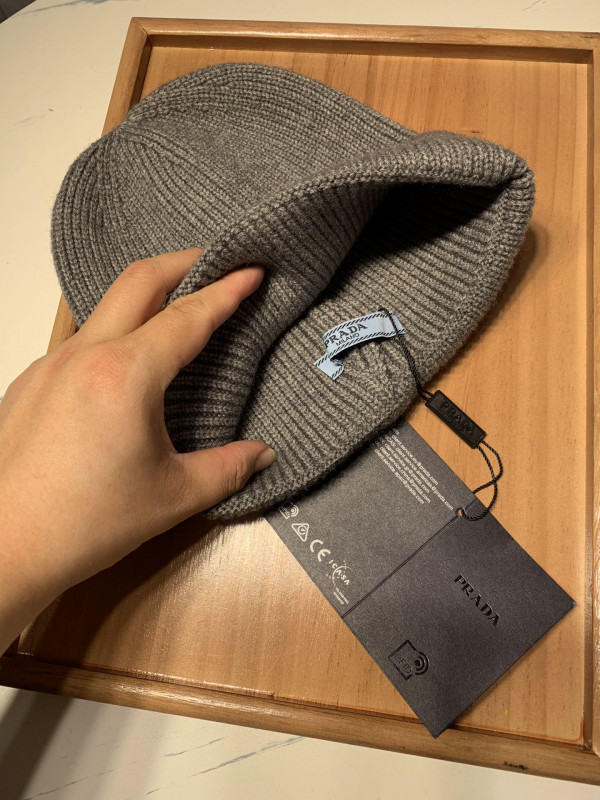 Pra*a hat