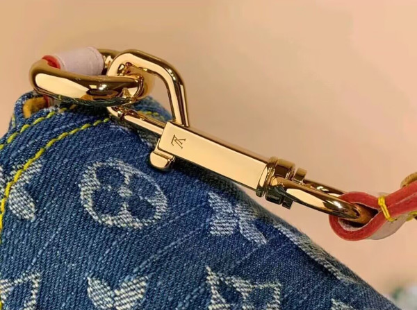 l0*is V*t0n pleaty handbag