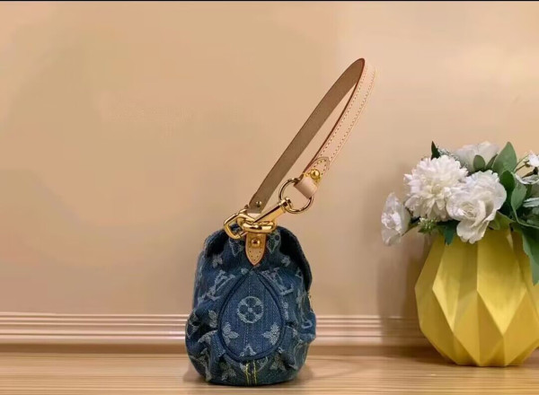 l0*is V*t0n pleaty handbag