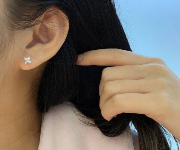 T*f*ny victoria earrings
