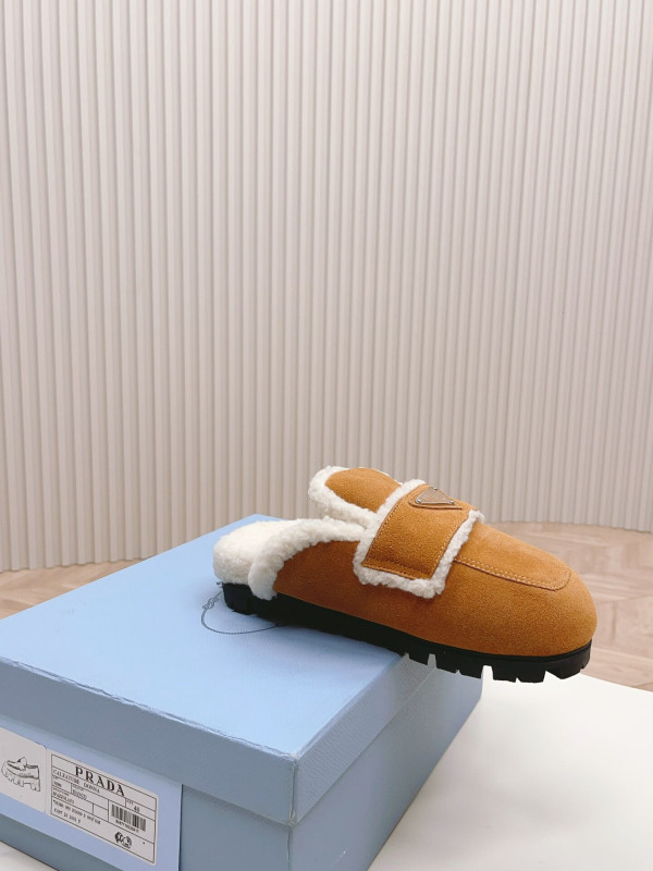 Pra*a shearling slippers
