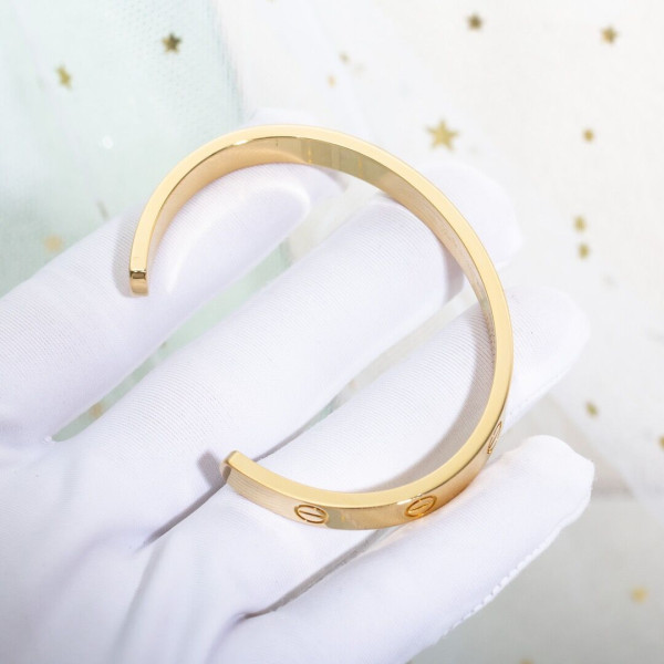Ca*t*er bracelet