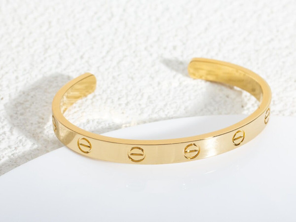 Ca*t*er bracelet