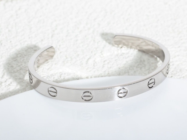 Ca*t*er bracelet