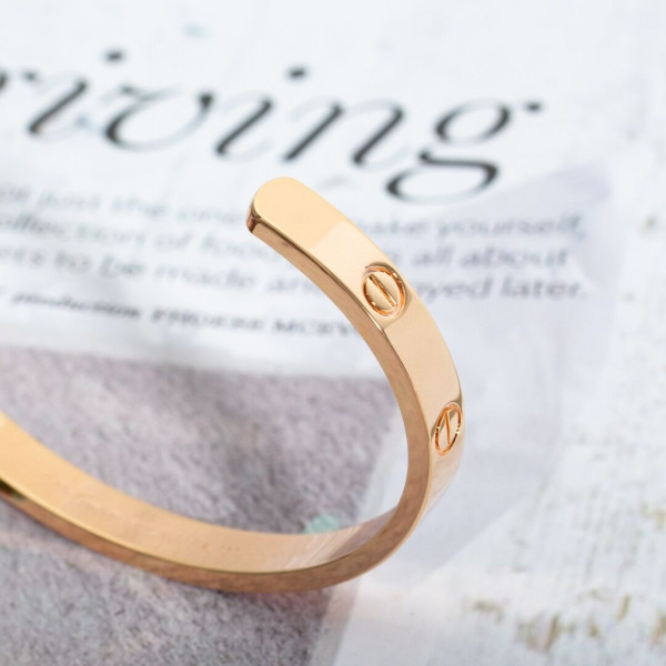 Ca*t*er bracelet