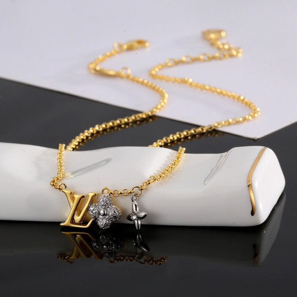l0*is V*t0n necklace