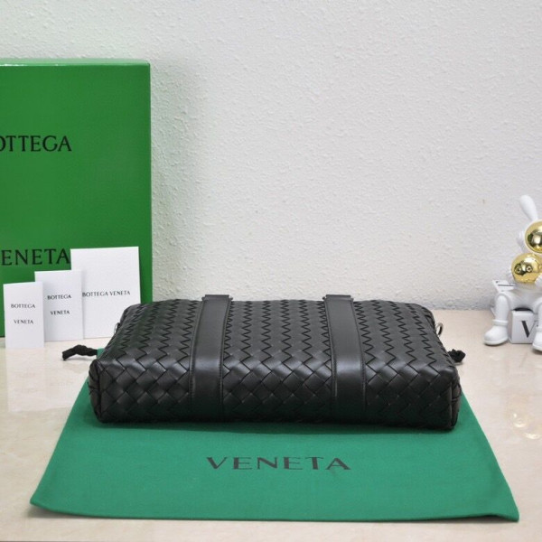 bo*te*ga Ve*ne*ta slim intrecciato briefcase