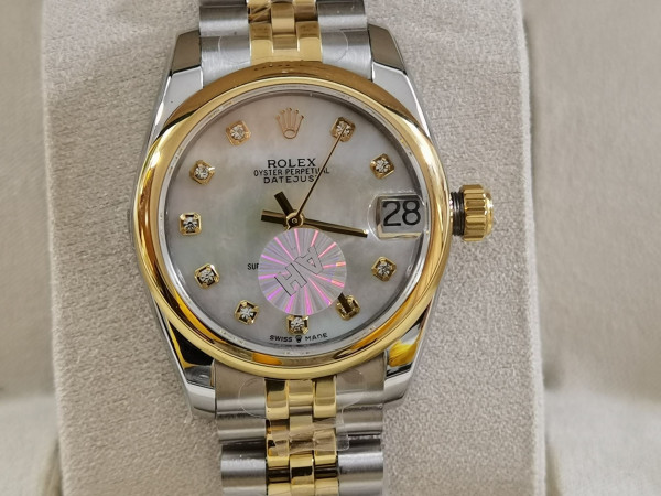 R*l*x watch