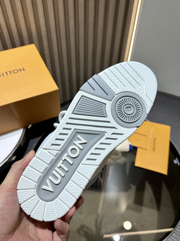 l0*is V*t0n trainer sneaker