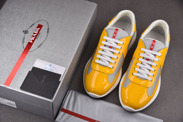 Pra*a sneaker
