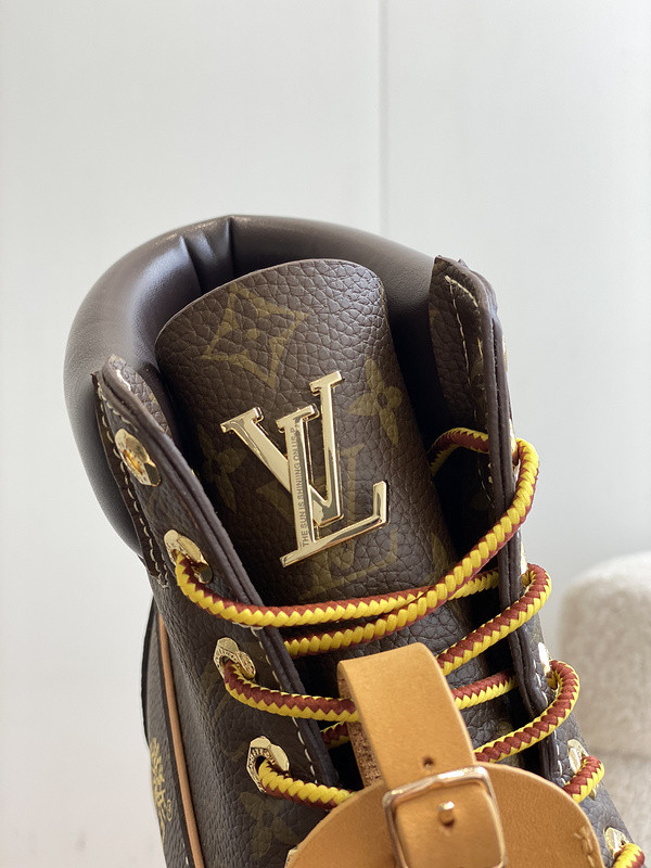 l0*is V*t0n boots
