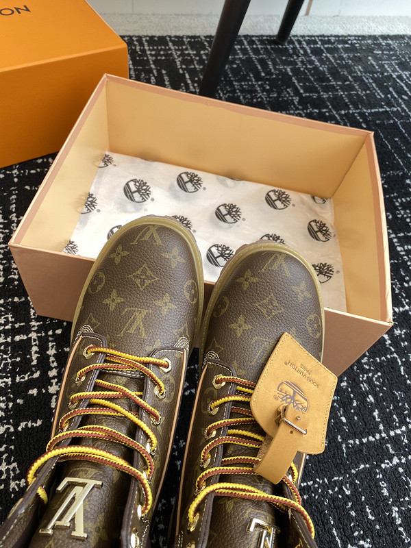 l0*is V*t0n boots