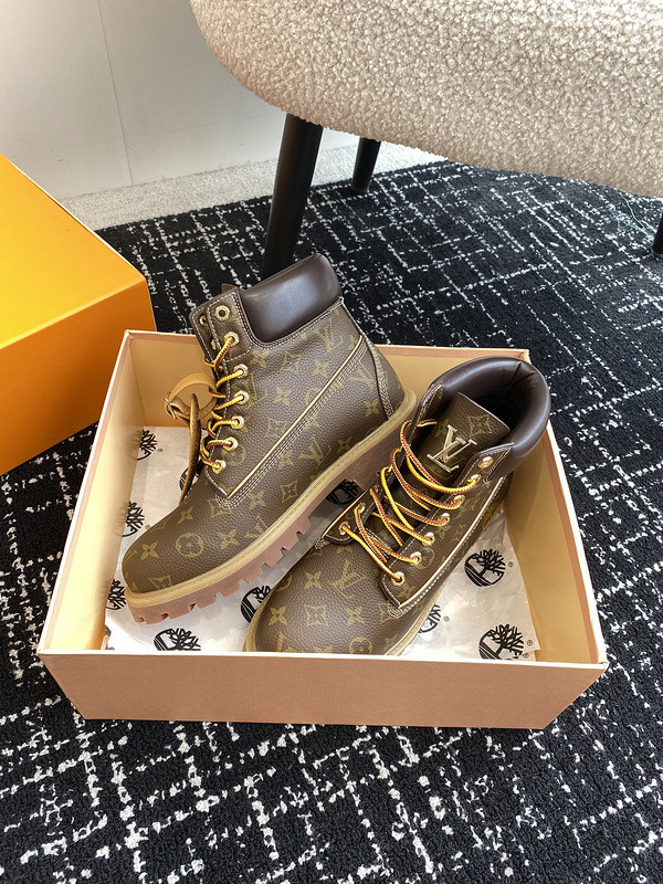 l0*is V*t0n boots