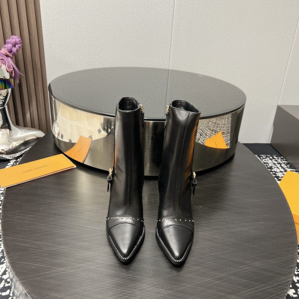 l0*is V*t0n boots