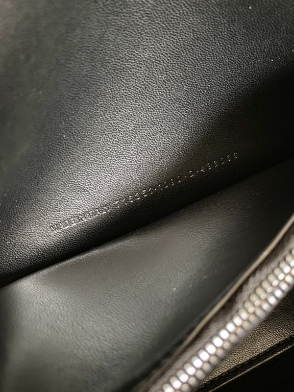 Ba*len*cia*ga crush small chain bag