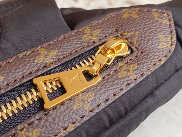 l0*is V*t0n maxi bumbag