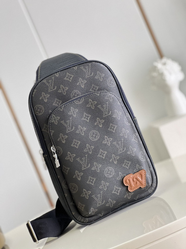 l0*is V*t0n avenue sling bag nm