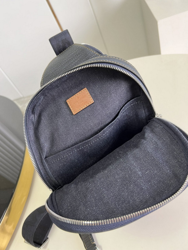l0*is V*t0n avenue sling bag nm
