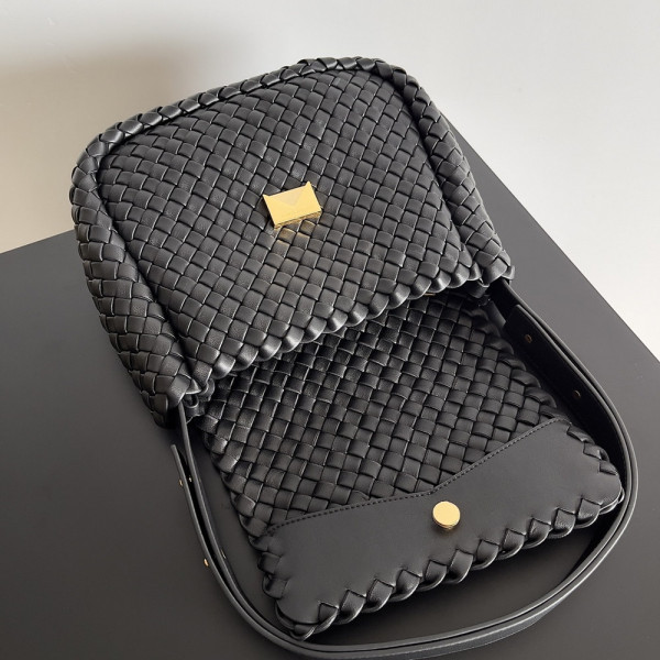 bo*te*ga Ve*ne*ta  small cobble shoulder bag