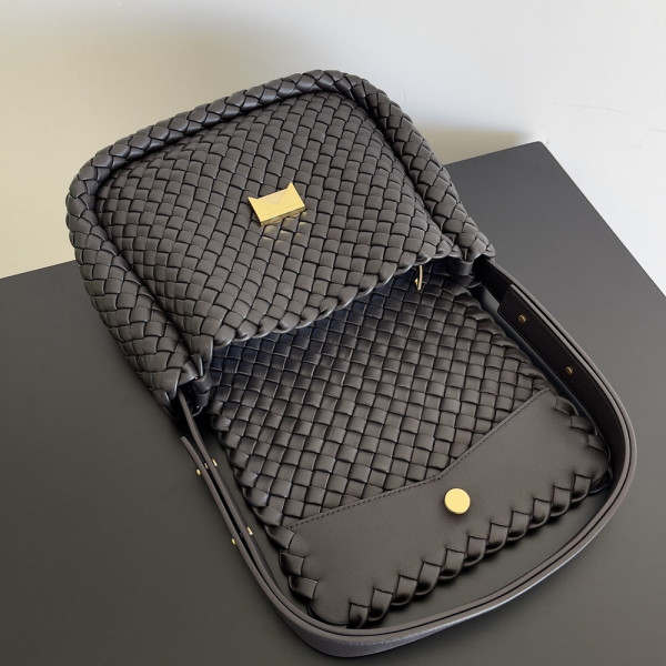 bo*te*ga Ve*ne*ta  small cobble shoulder bag