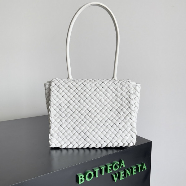 bo*te*ga Ve*ne*ta patti top handle bag