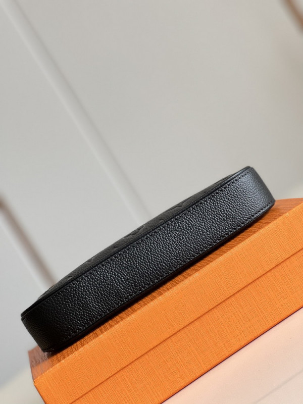 l0*is V*t0n easy pouch on strap