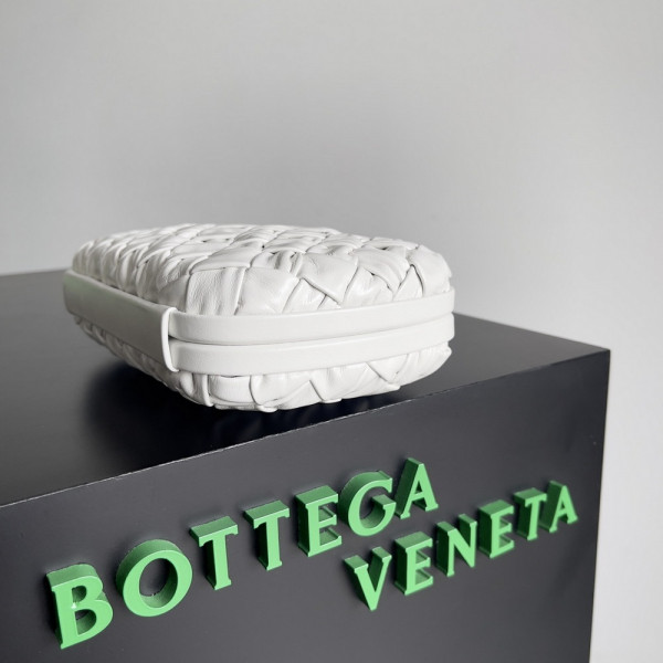 bo*te*ga Ve*ne*ta knot minaudiere