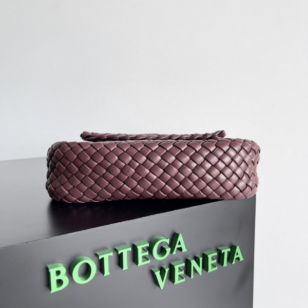 bo*te*ga Ve*ne*ta  small cobble shoulder bag