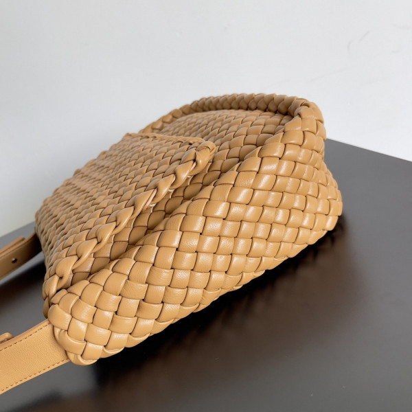 bo*te*ga Ve*ne*ta small cobble shoulder bag