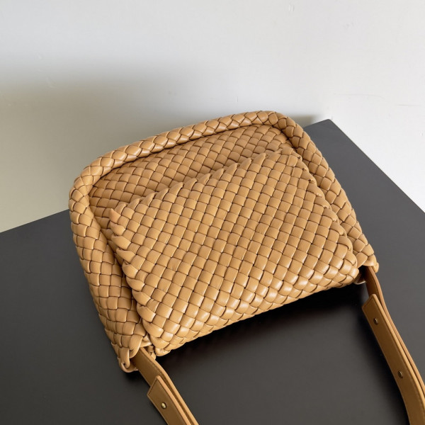 bo*te*ga Ve*ne*ta small cobble shoulder bag
