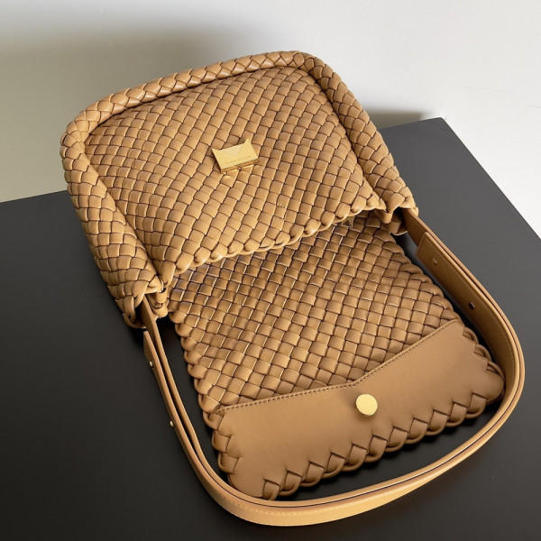 bo*te*ga Ve*ne*ta small cobble shoulder bag