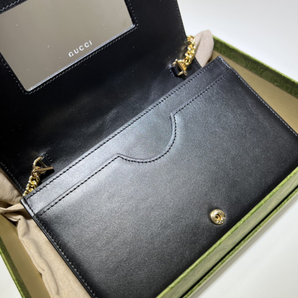 G*u*i gg matelassÉ chain wallet