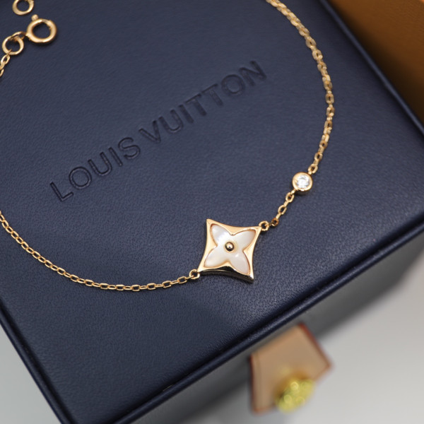 l0*is V*t0n bracelet