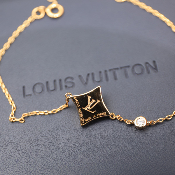 l0*is V*t0n bracelet