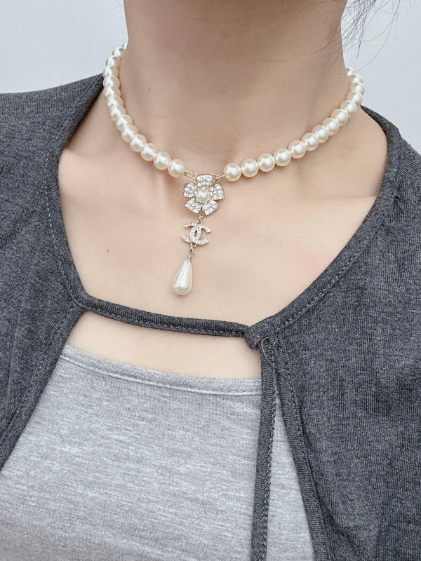 CL NECKLACE