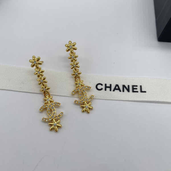 CL EARRINGS